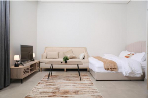 شقة بغرفتي نوم وصالة ودورتين مياه بالعارض قرب المطار بتسجيل وصول ذاتيTwo-bedroom apartment with living room and two bathrooms in Al-Aridh near the airport with self-check-in